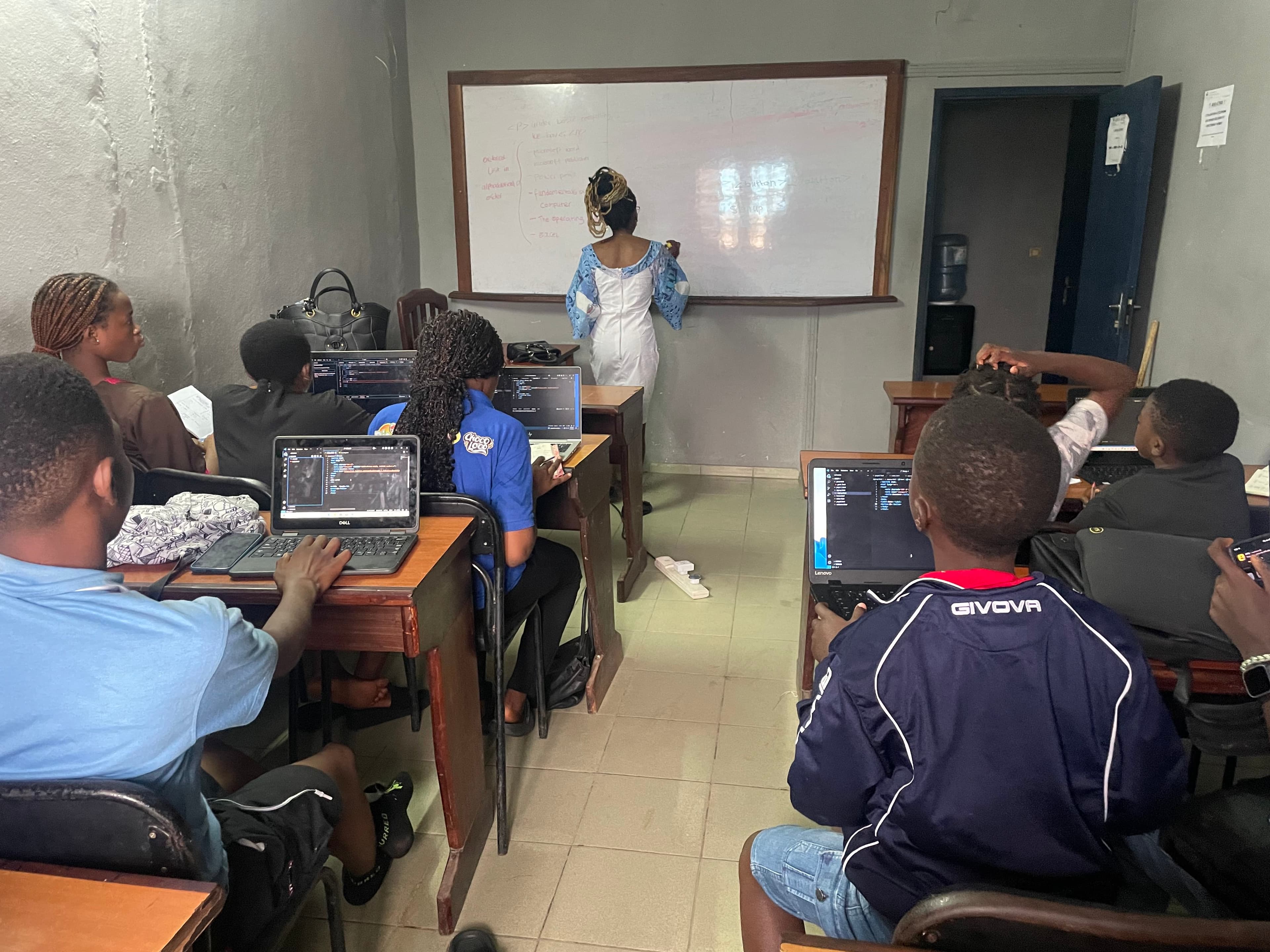 Students learning coding during a Giiyo Tech session